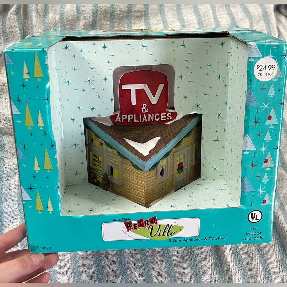 2005 Santa's Workbench Collection Retro Ville 3 Sons Appliance and TV Store